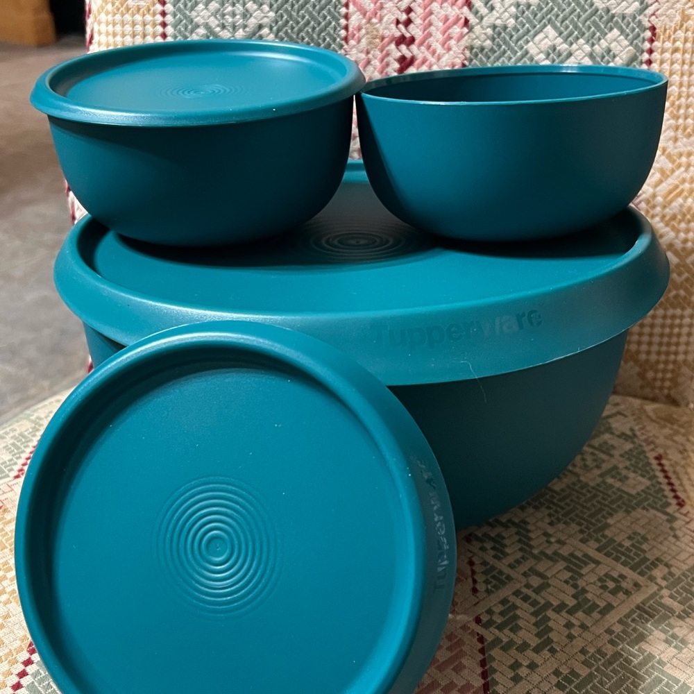 New Tupperware bowls with lids, 12 piece set, 6 bowls and 6 lids. - Picture 6 of 8